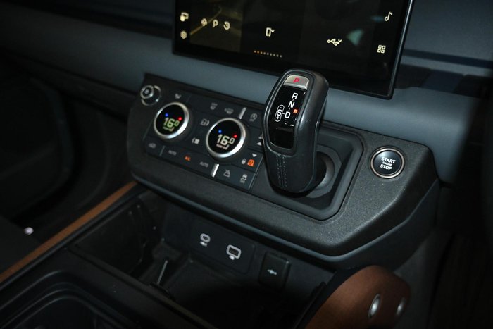 2023 Land Rover Defender 110 D300 X-Dynamic HSE