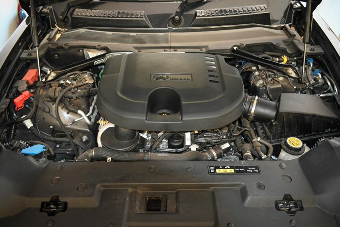 2023 Land Rover Defender 110 D300 X-Dynamic HSE