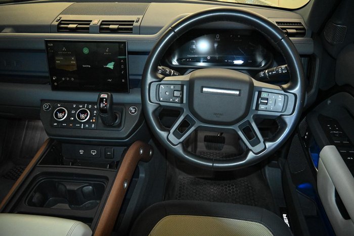 2023 Land Rover Defender 110 D300 X-Dynamic HSE
