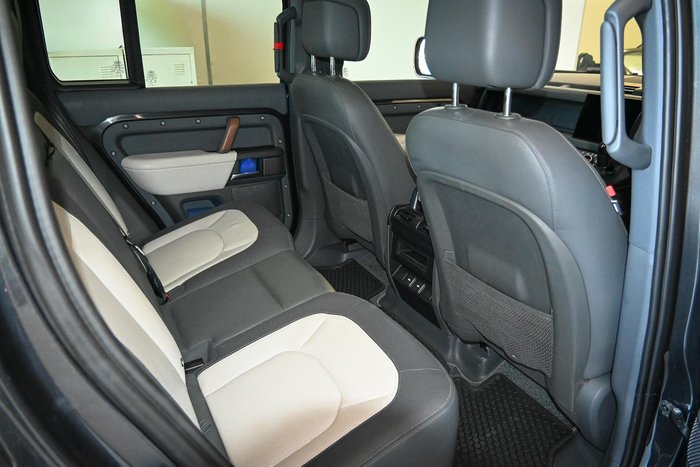 2023 Land Rover Defender 110 D300 X-Dynamic HSE