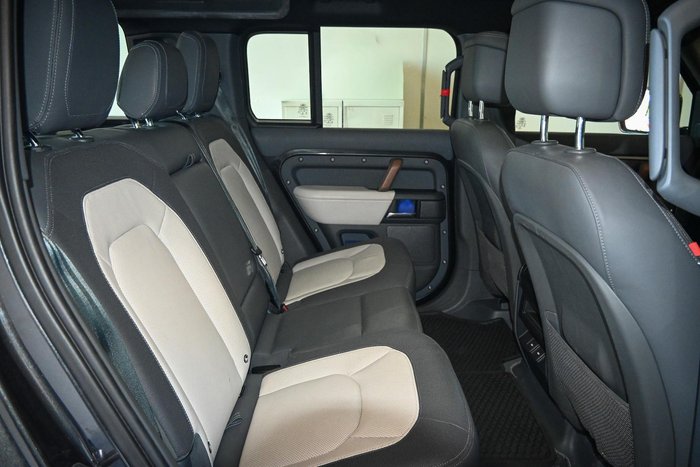 2023 Land Rover Defender 110 D300 X-Dynamic HSE
