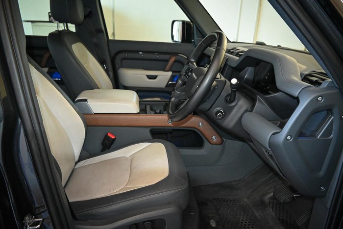 2023 Land Rover Defender 110 D300 X-Dynamic HSE