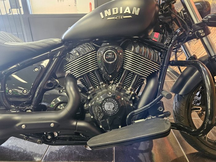 2023 Indian CHIEF DARK HORSE BLACK