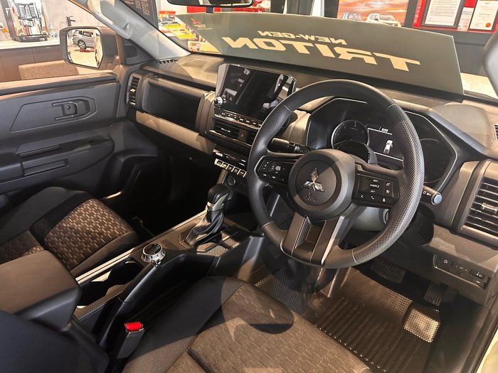 2025 Mitsubishi Triton GLX