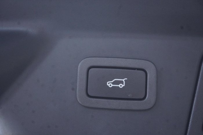 2020 Land Rover Range Rover Velar P300 SE