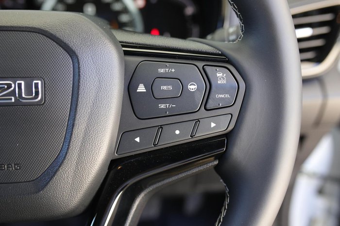 2026 Isuzu D-MAX BLADE