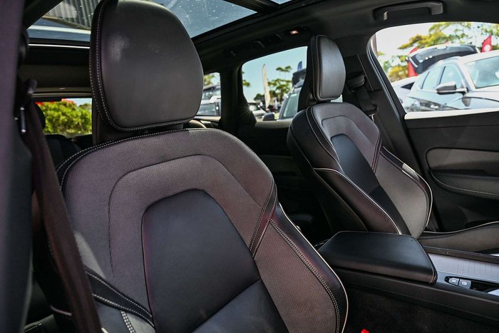 2022 Volvo XC60 B6 R-Design