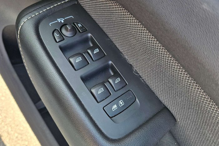 2022 Volvo XC60 B6 R-Design