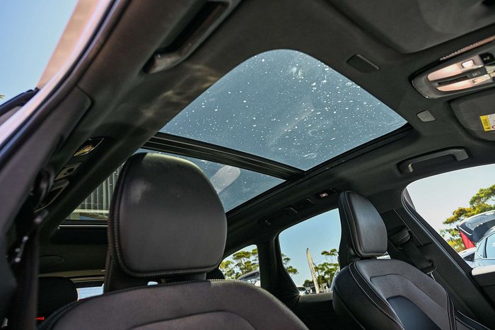 2022 Volvo XC60 B6 R-Design