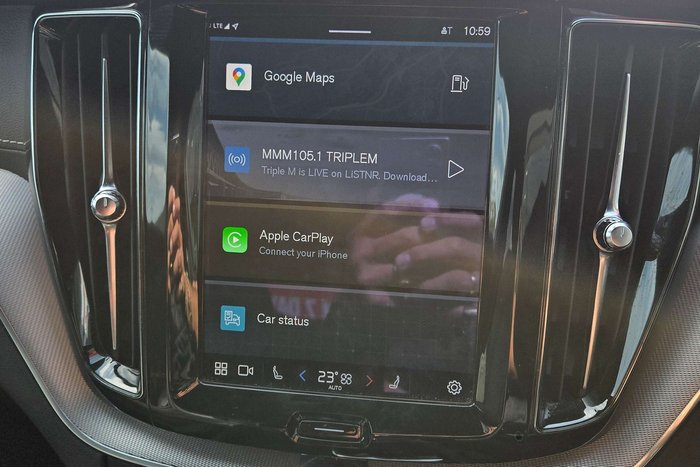 2022 Volvo XC60 B6 R-Design