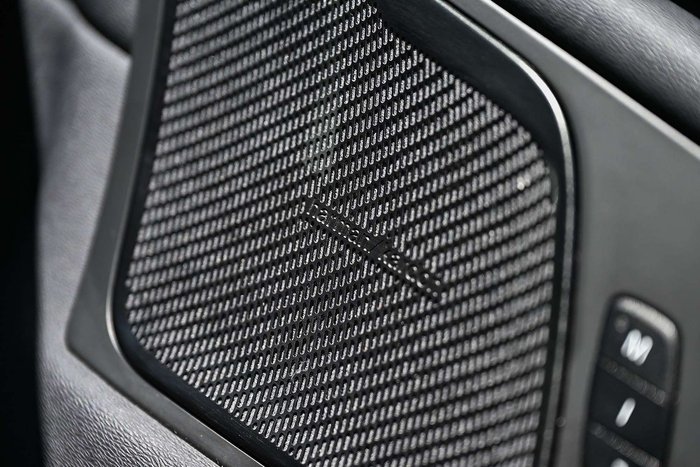 2022 Volvo XC60 B6 R-Design