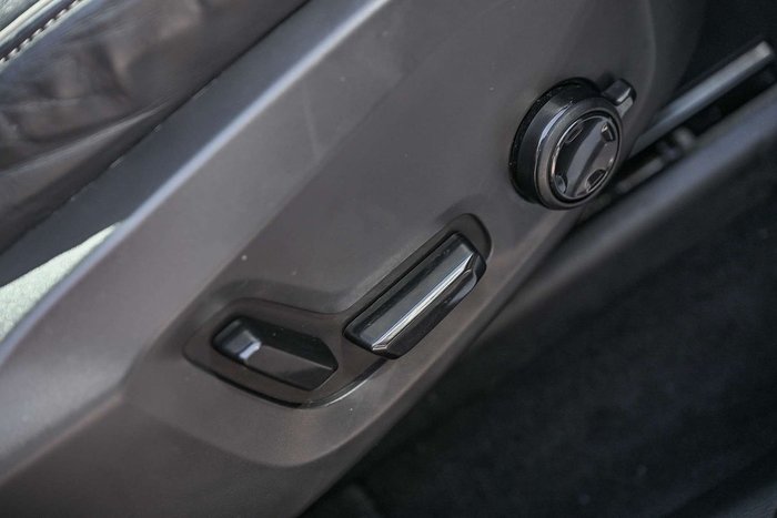 2022 Volvo XC60 B6 R-Design