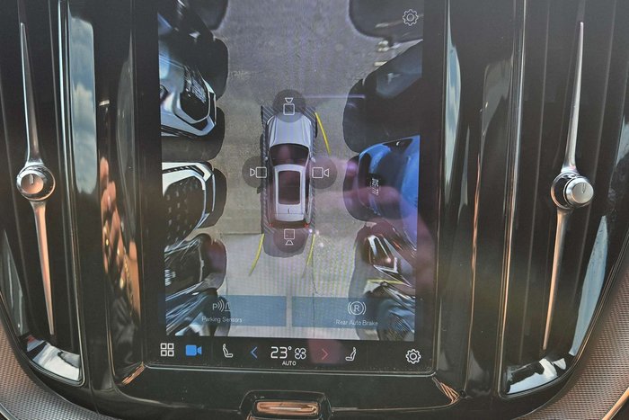 2022 Volvo XC60 B6 R-Design