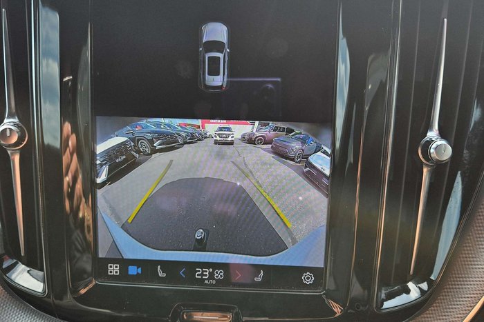 2022 Volvo XC60 B6 R-Design