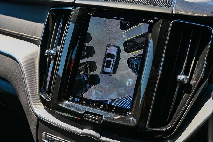 2022 Volvo XC60 B6 R-Design