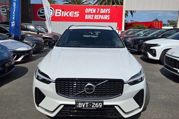 2022 Volvo XC60 B6 R-Design