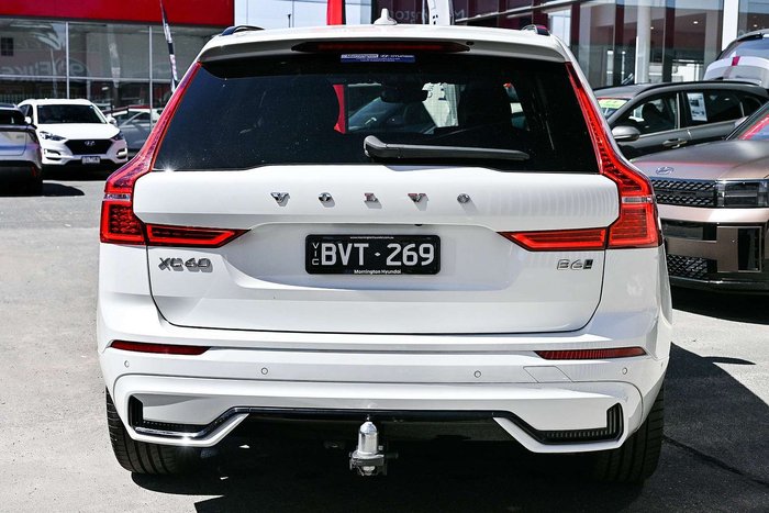 2022 Volvo XC60 B6 R-Design