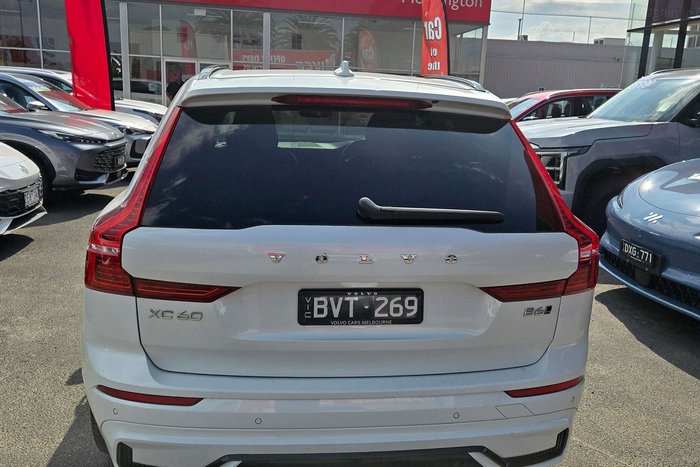 2022 Volvo XC60 B6 R-Design