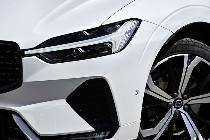 2022 Volvo XC60 B6 R-Design