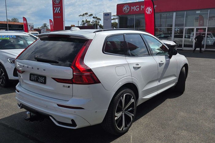 2022 Volvo XC60 B6 R-Design