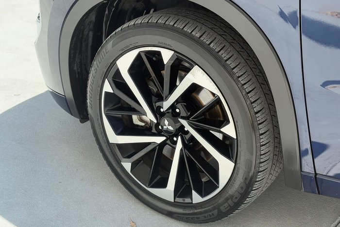 2023 Mitsubishi Outlander Exceed