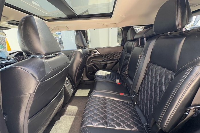 2023 Mitsubishi Outlander Exceed