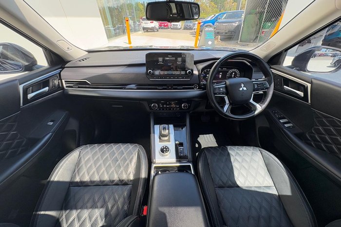 2023 Mitsubishi Outlander Exceed