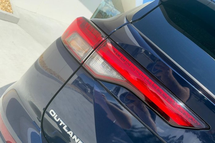 2023 Mitsubishi Outlander Exceed