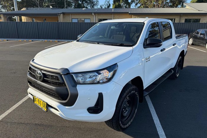2022 Toyota Hilux SR