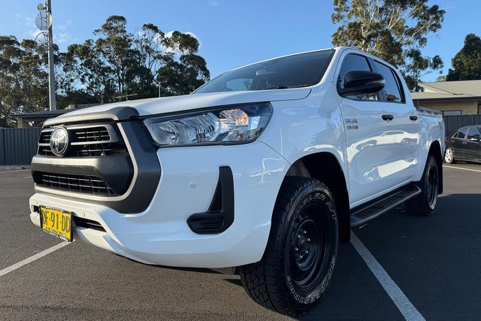 2022 Toyota Hilux SR