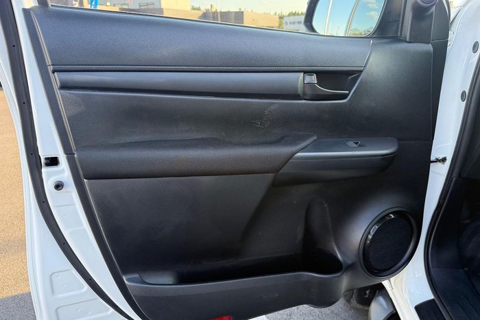 2022 Toyota Hilux SR