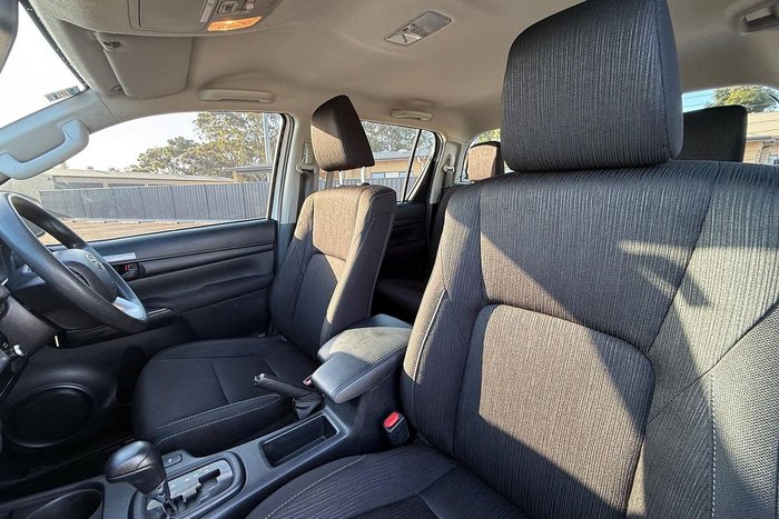 2022 Toyota Hilux SR