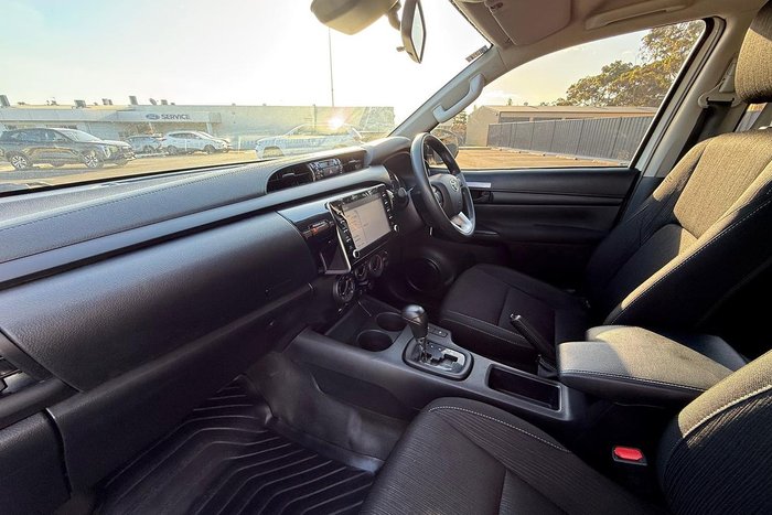 2022 Toyota Hilux SR