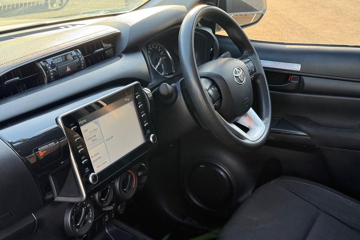 2022 Toyota Hilux SR