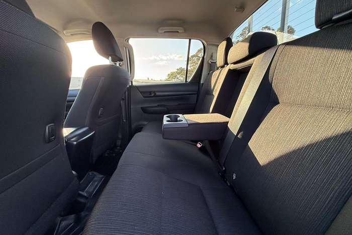 2022 Toyota Hilux SR