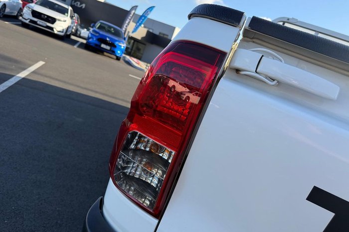 2022 Toyota Hilux SR