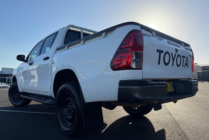 2022 Toyota Hilux SR