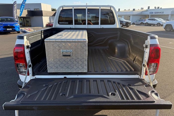 2022 Toyota Hilux SR