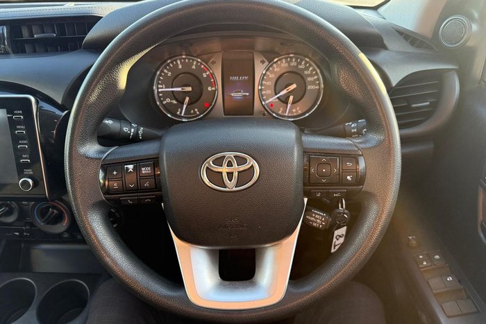 2022 Toyota Hilux SR