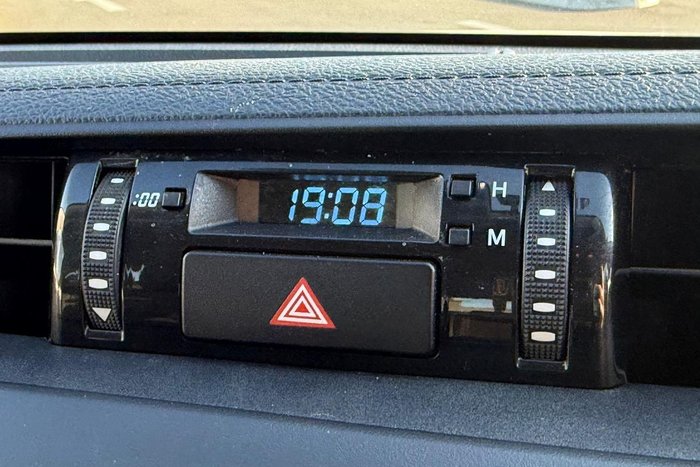 2022 Toyota Hilux SR