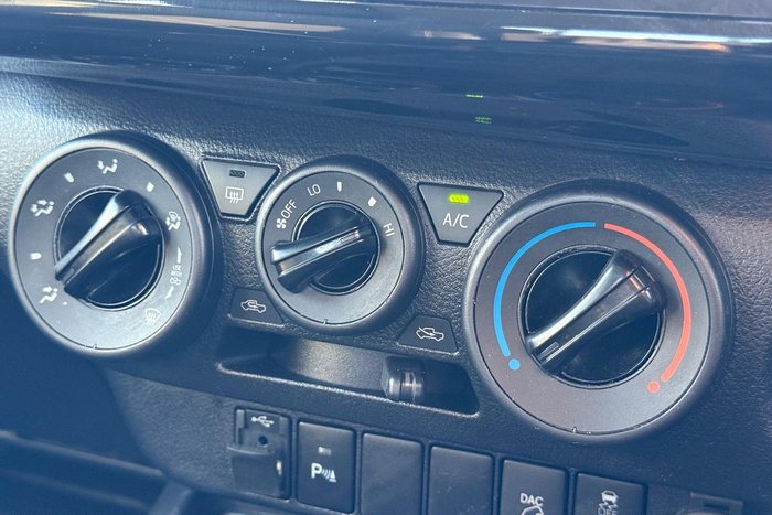 2022 Toyota Hilux SR