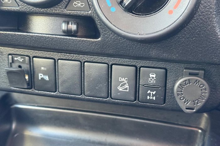 2022 Toyota Hilux SR