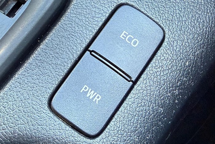 2022 Toyota Hilux SR