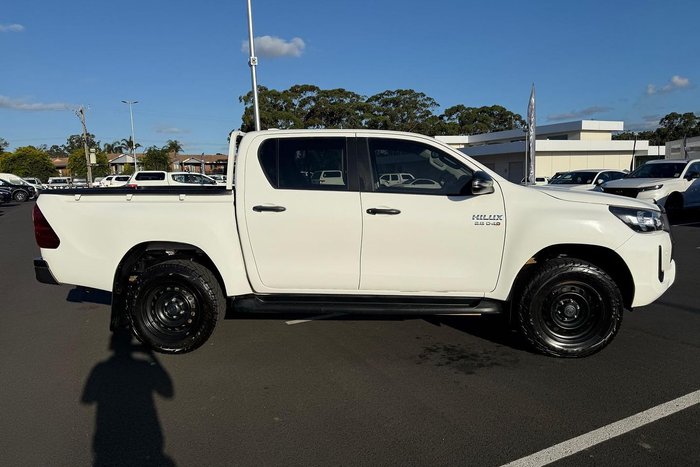 2022 Toyota Hilux SR