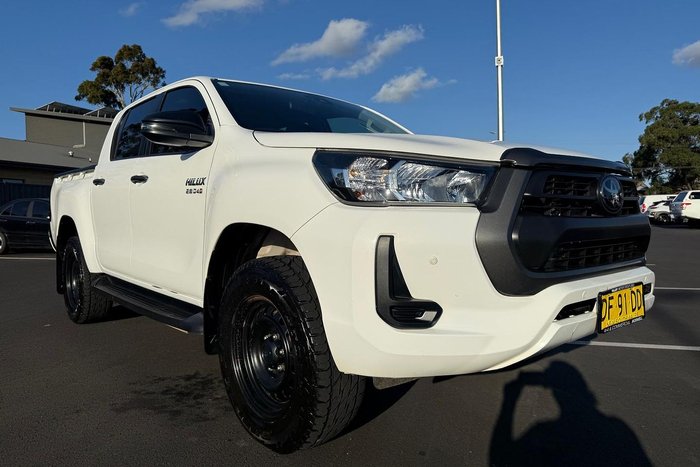 2022 Toyota Hilux SR