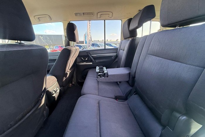 2019 Mitsubishi Pajero GLX