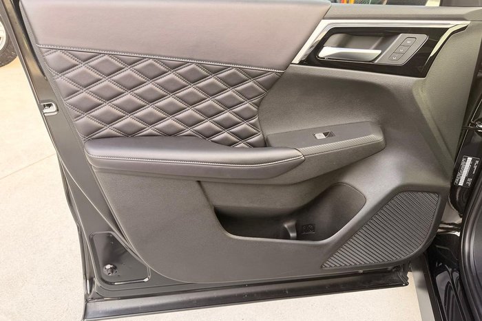 2023 Mitsubishi Outlander PHEV Exceed