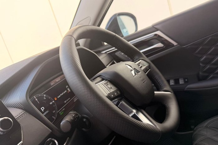 2023 Mitsubishi Outlander PHEV Exceed