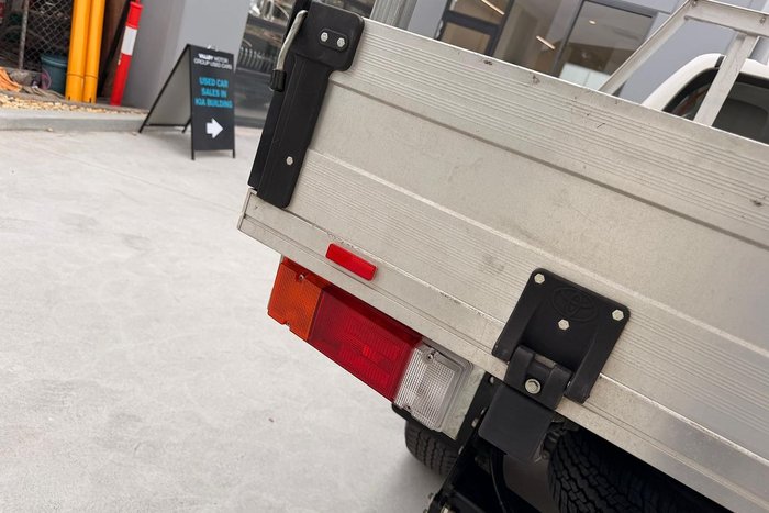 2023 Toyota Hilux SR