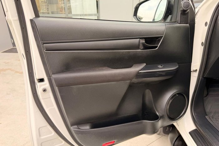 2023 Toyota Hilux SR